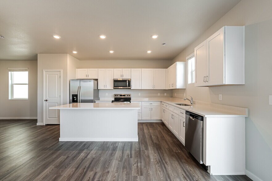 Building Photo - 2161 Flower Blossom Ave