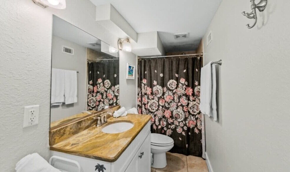 Building Photo - 100 7th St S