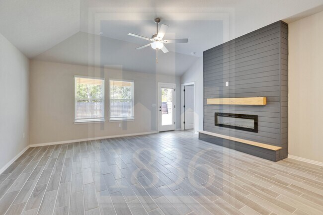 Building Photo - 135 Hackberry Ln