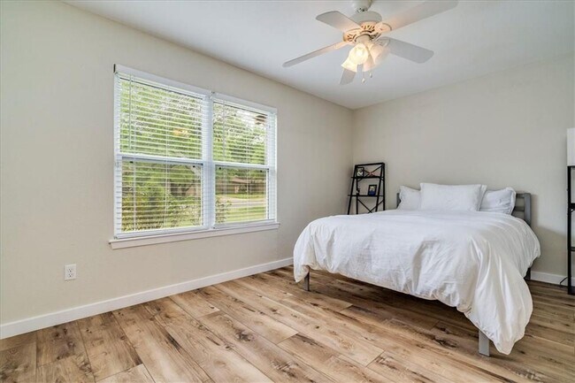 Building Photo - 11322 Bristle Oak Trail