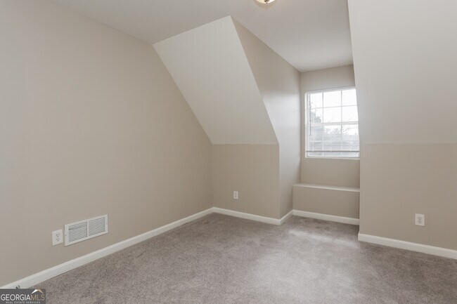 Building Photo - 1234 Justin Ln