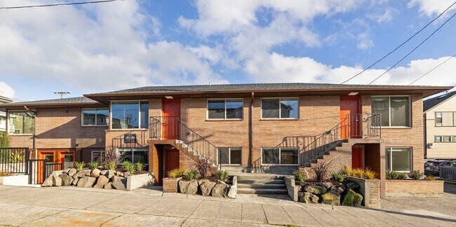 Building Photo - Newly Remodeled 3BR w/ In-Unit W/D, Private Entry & Designer Finishes – Pet Friendly!