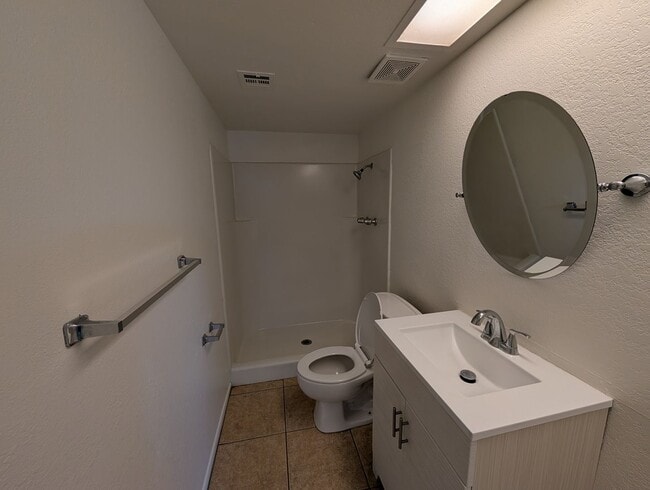 Building Photo - 3 Bedroom 2 Bathroom Sunrise Terrace Home