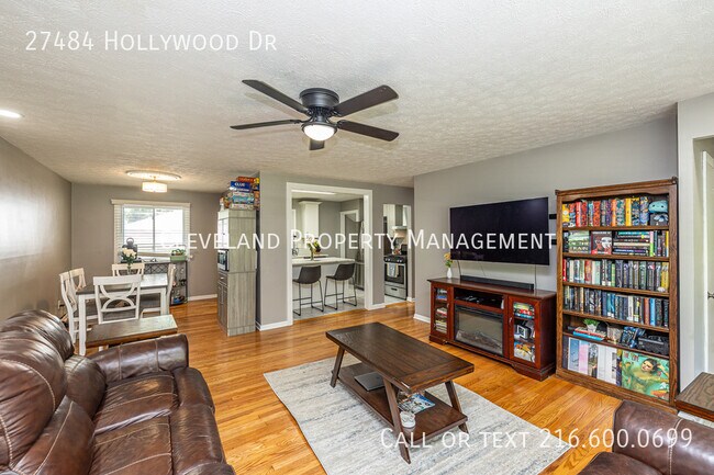 Building Photo - 27484 Hollywood Dr