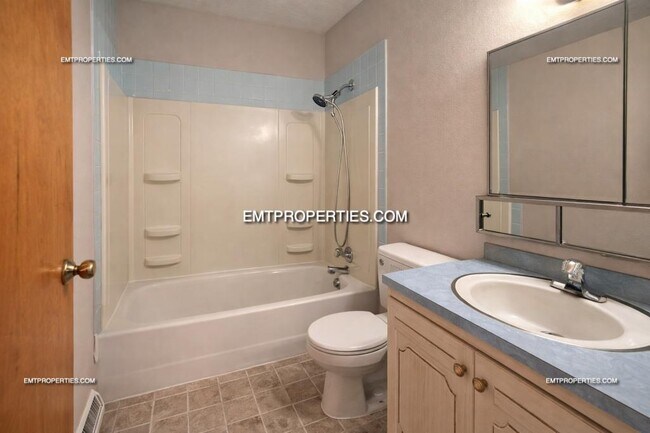 Building Photo - 3026 Meister Rd