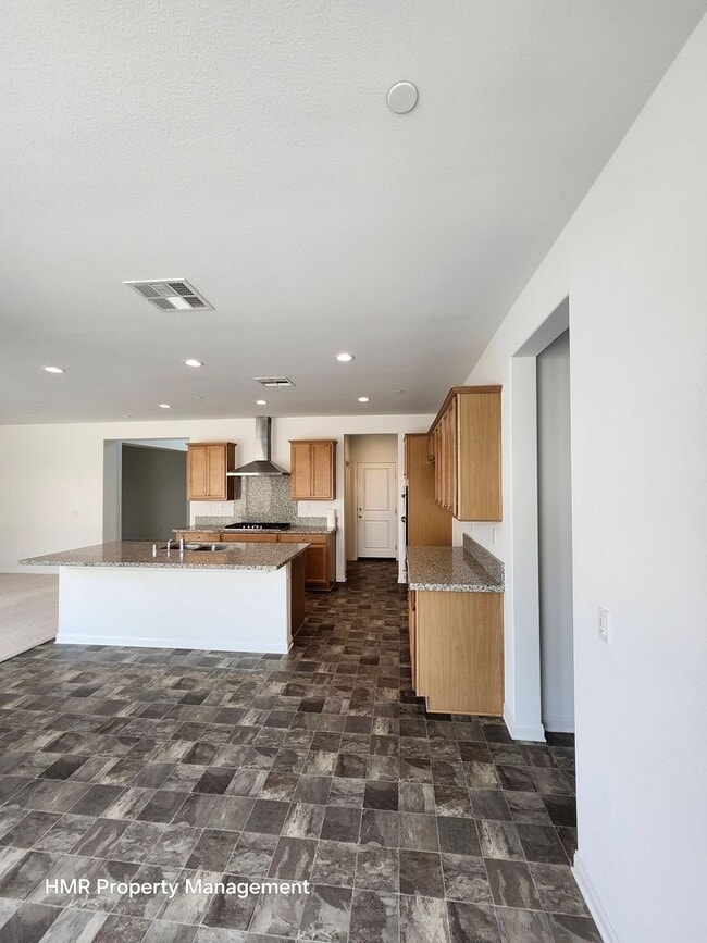 Building Photo - Beautiful two story 5 bedroom in ontario R...