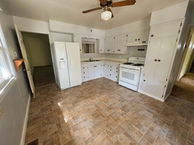 Building Photo - Country Garden in City Limits