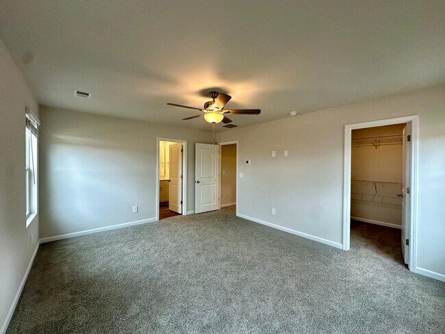 Building Photo - 4130 County Down Ave