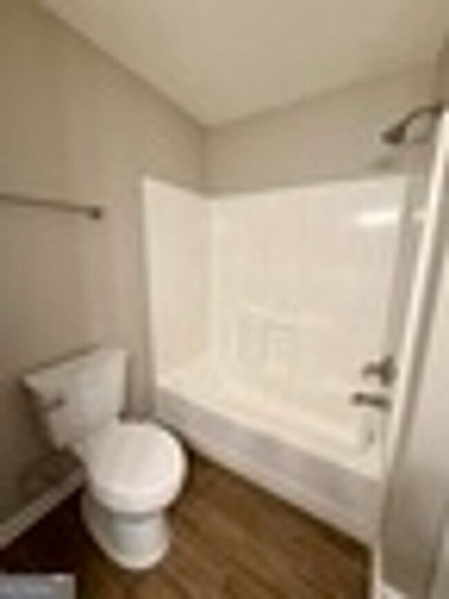 Building Photo - 438/440 Admirals Walk Dr