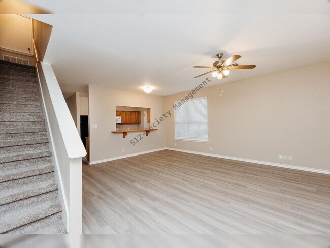 Building Photo - 212 Sandstone Dr