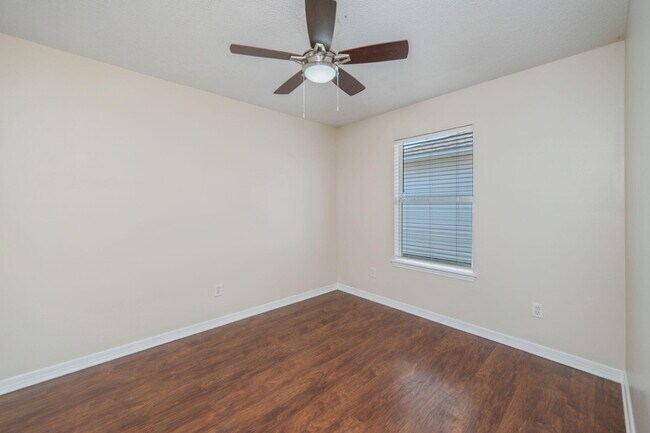 Building Photo - 7648 Chablis Cir