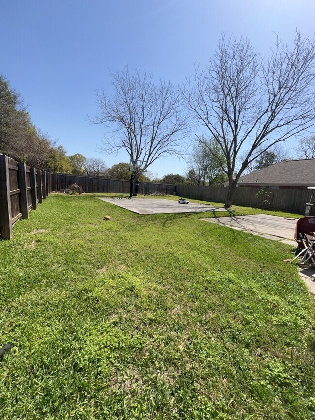 Building Photo - 8826 Burleson Ct