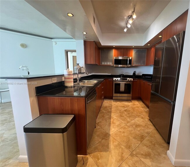 Building Photo - 16699 Collins Ave
