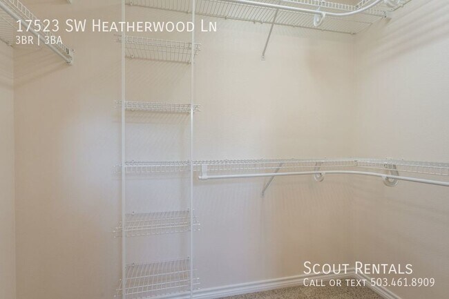 Building Photo - Spacious Sherwood Townhouse!