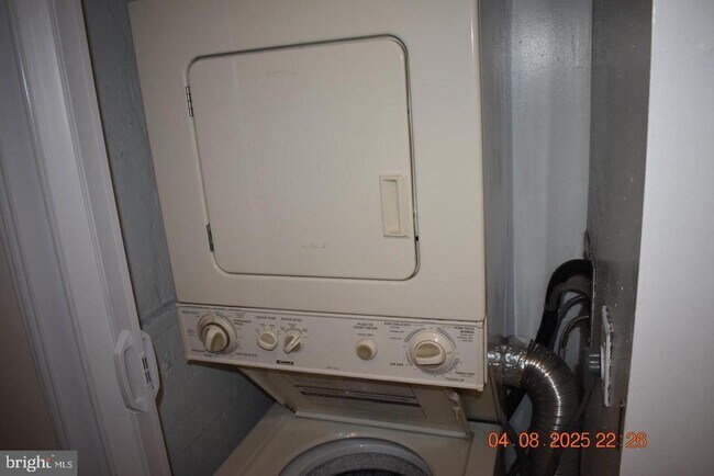 Building Photo - 6635 McCallum St