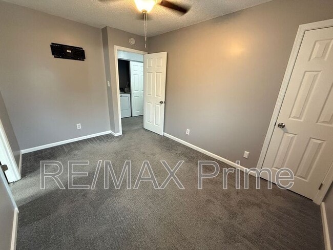 Building Photo - 906 Seabreeze Ct