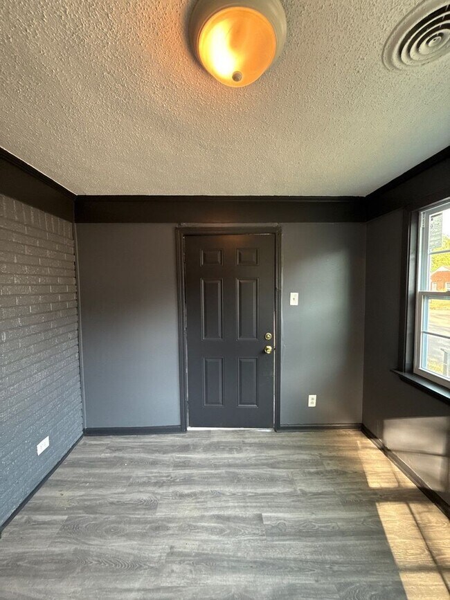 Building Photo - Fully Renovated 3BR Home in East Memphis – Section 8 Welcome