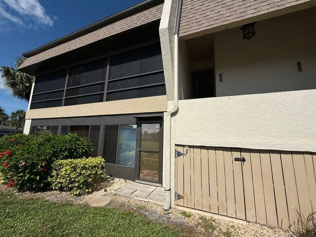 Primary Photo - 2 Bedroom/2 Bathroom Available Now! 55+ An...