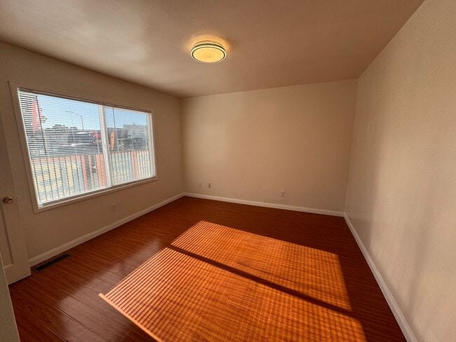 Building Photo - Renovated 2 Bedroom, on San Pablo Ave, in East Richmond Area--Move in Special