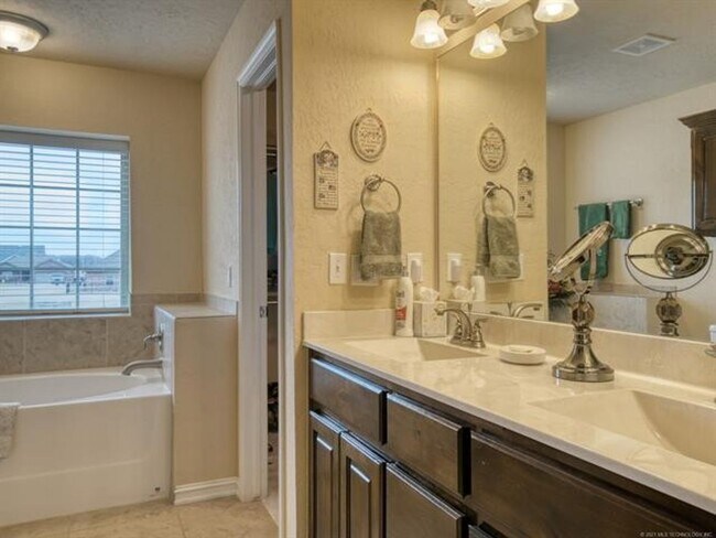 Building Photo - 10724 Masters Cir