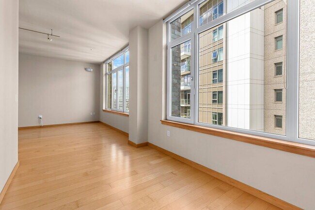Building Photo - 1255 NW 9th Ave