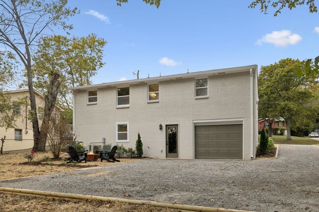 Building Photo - 215 Ash Dr