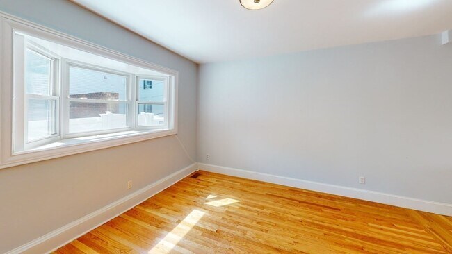 Building Photo - 4 M Street Pl