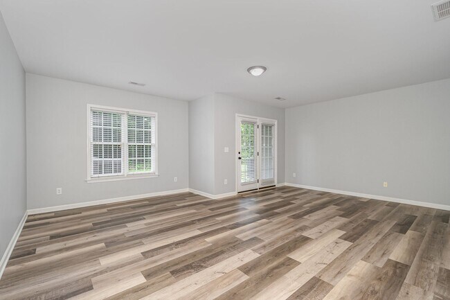 Building Photo - Spacious 2-Story Townhome with Finished Ba...