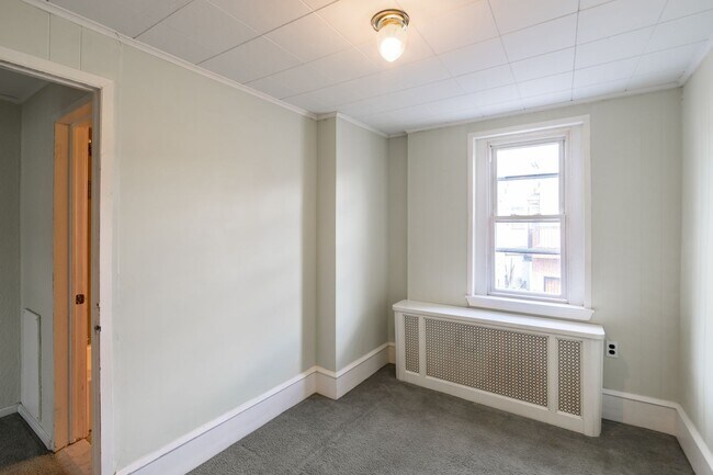 Building Photo - Charming South Philadelphia Home