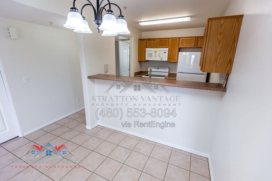 Building Photo - 3716 E University Dr