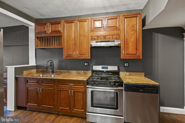 Building Photo - 3551 Hertford Pl NW