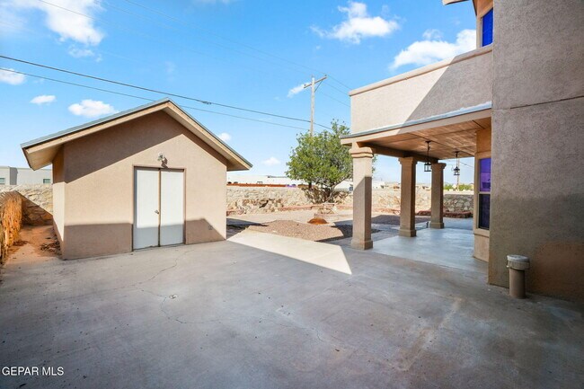 Building Photo - 695 Paseo del Mar Dr
