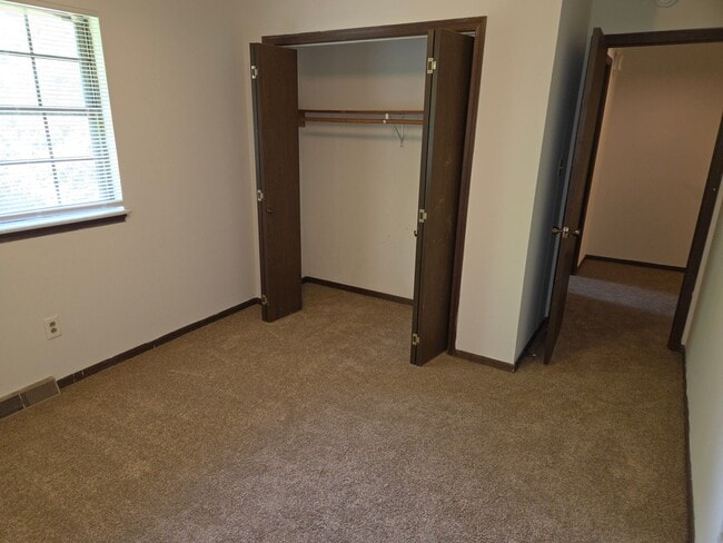 Building Photo - 2009 Juniper Dr