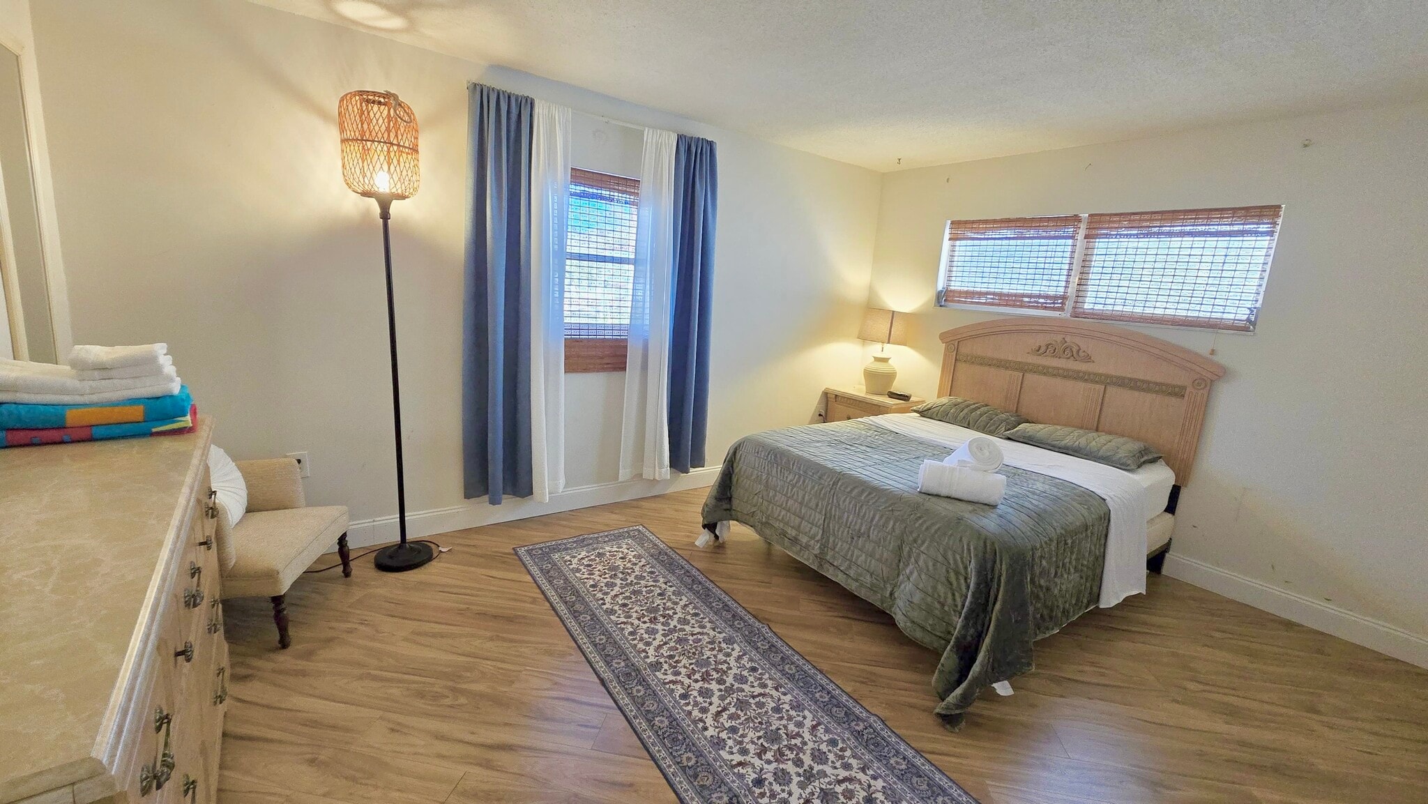 Building Photo - 400 Base Ave E