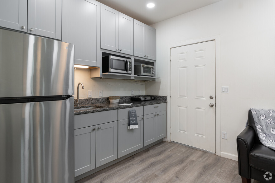 1BR, 1BA - 660SF - Kitchen - Sierra Vista Village