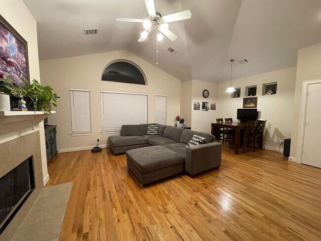 Building Photo - 3605 Main Plaza Dr