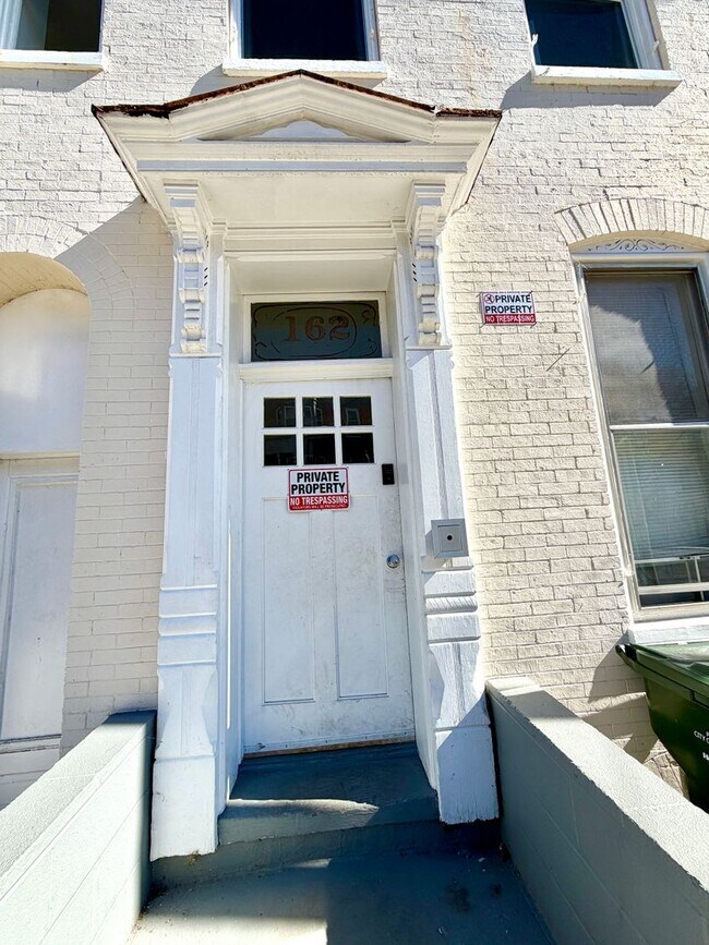 Building Photo - 162 S Potomac St