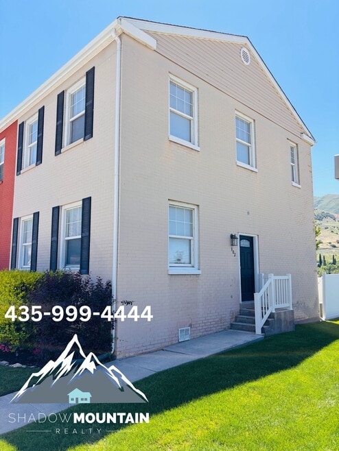 Building Photo - 302 E Yellow Feather Dr