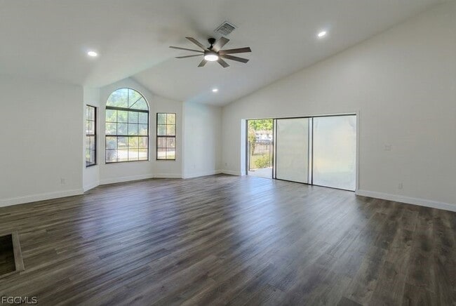 Building Photo - 599 Carolina Ave