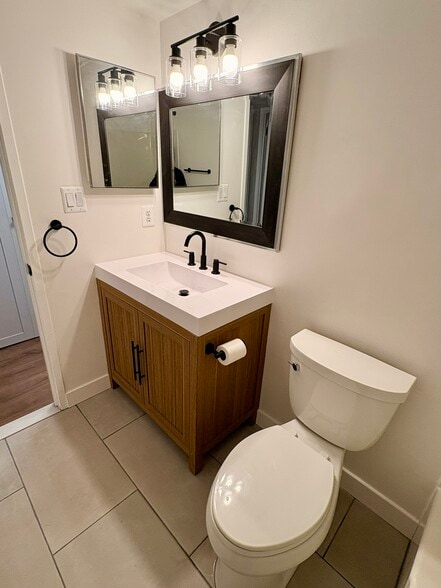 2nd Bathroom - 11557 Rolling Green Ct