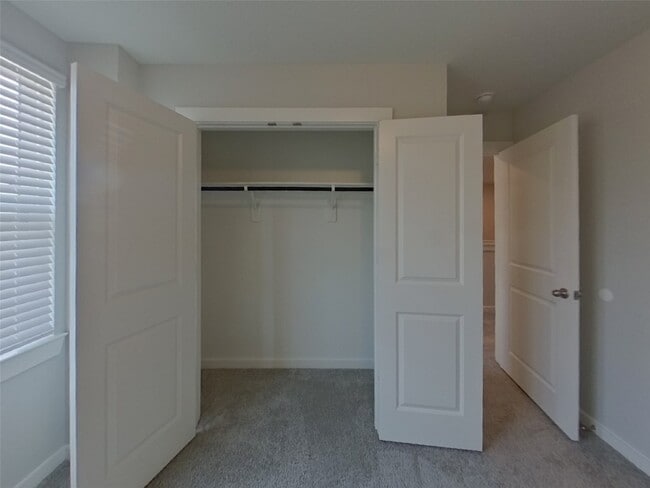 Building Photo - 9835 Willow Creek Commerce Dr