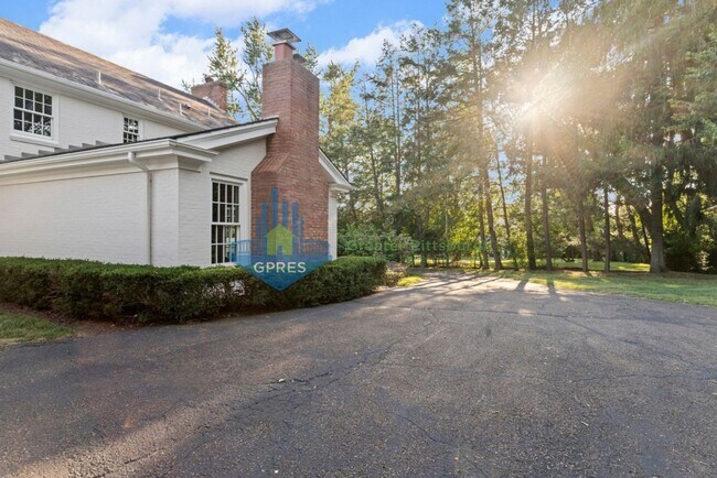 Building Photo - Elegant Fox Chapel 4-Bedroom, 3.5-Bath Home