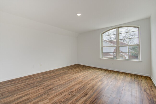 Building Photo - 12726 Plummersville St