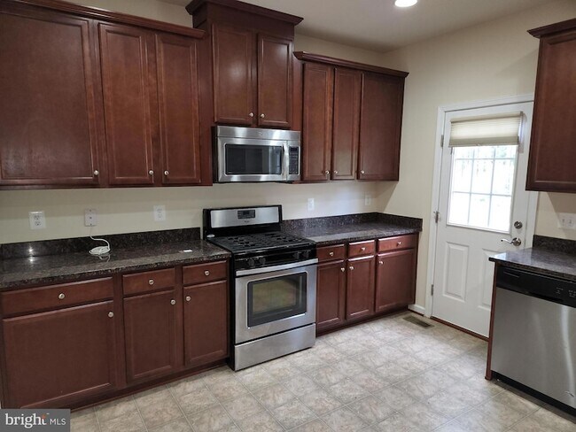 Building Photo - 23074 Foxglove Way