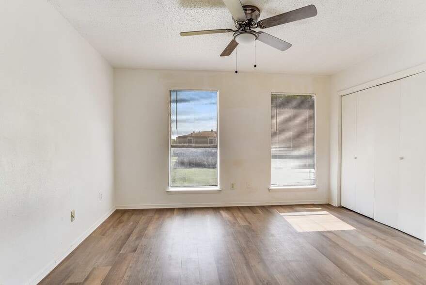 Building Photo - 10821 Roger Dr