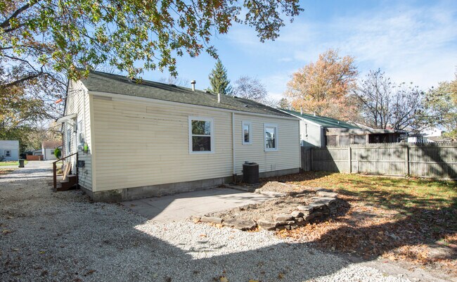 Building Photo - 5859 Porter Rd