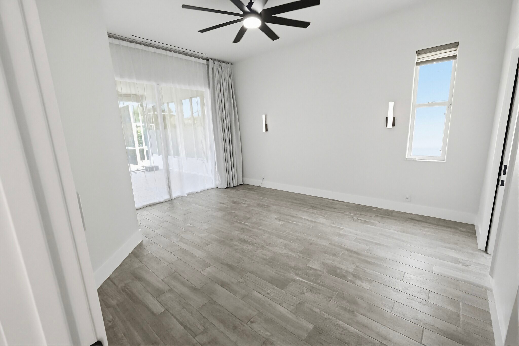 Building Photo - 4423 Shark Dr