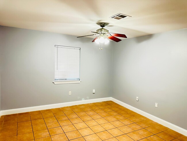 Building Photo - 6317 Bellaire Dr