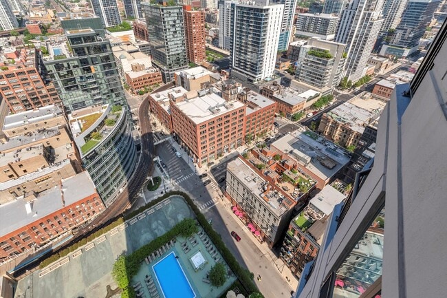 Building Photo - 400 N La Salle Dr