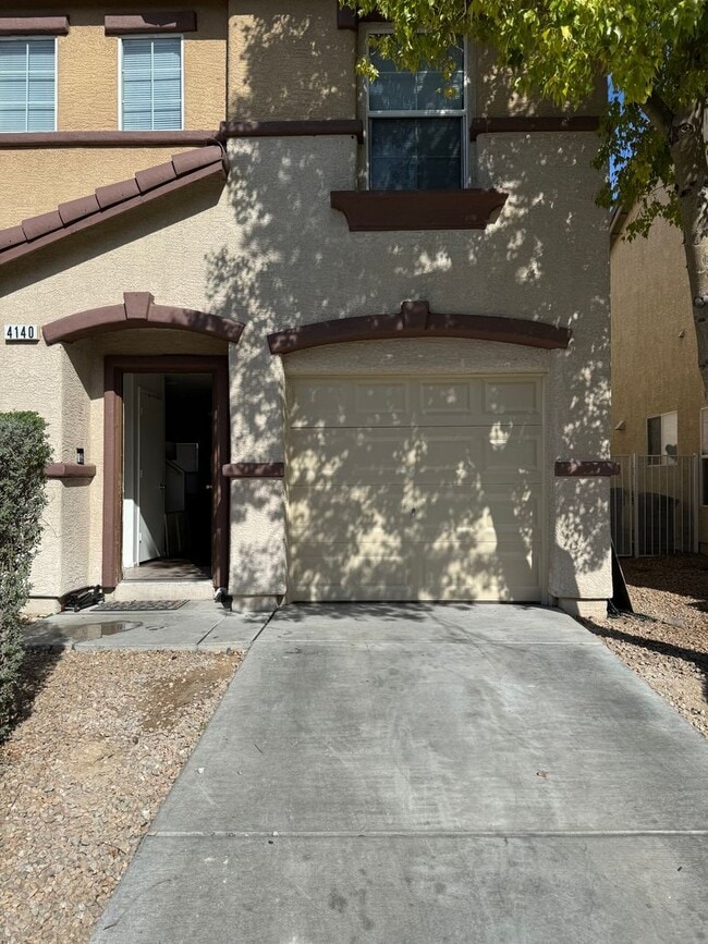 Building Photo - 3 bed,2.5 bath, 1 car garage house for rent $1800